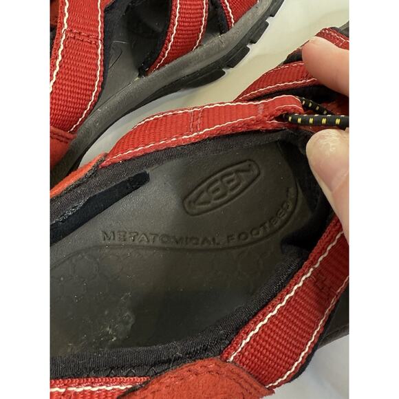 KEEN Newport H2 Sandals Red Closed Toe Waterproof Youth 5 Women 7 Hiking Outdoor - Picture 5 of 8